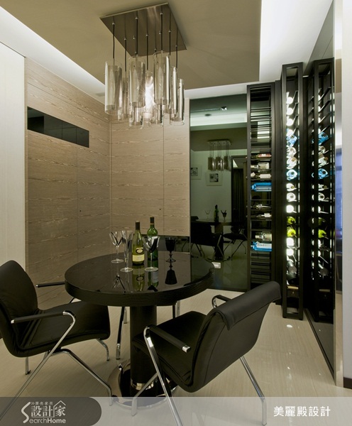 由於屋主常往返澳洲和台灣,原始空間的格局及風格,並